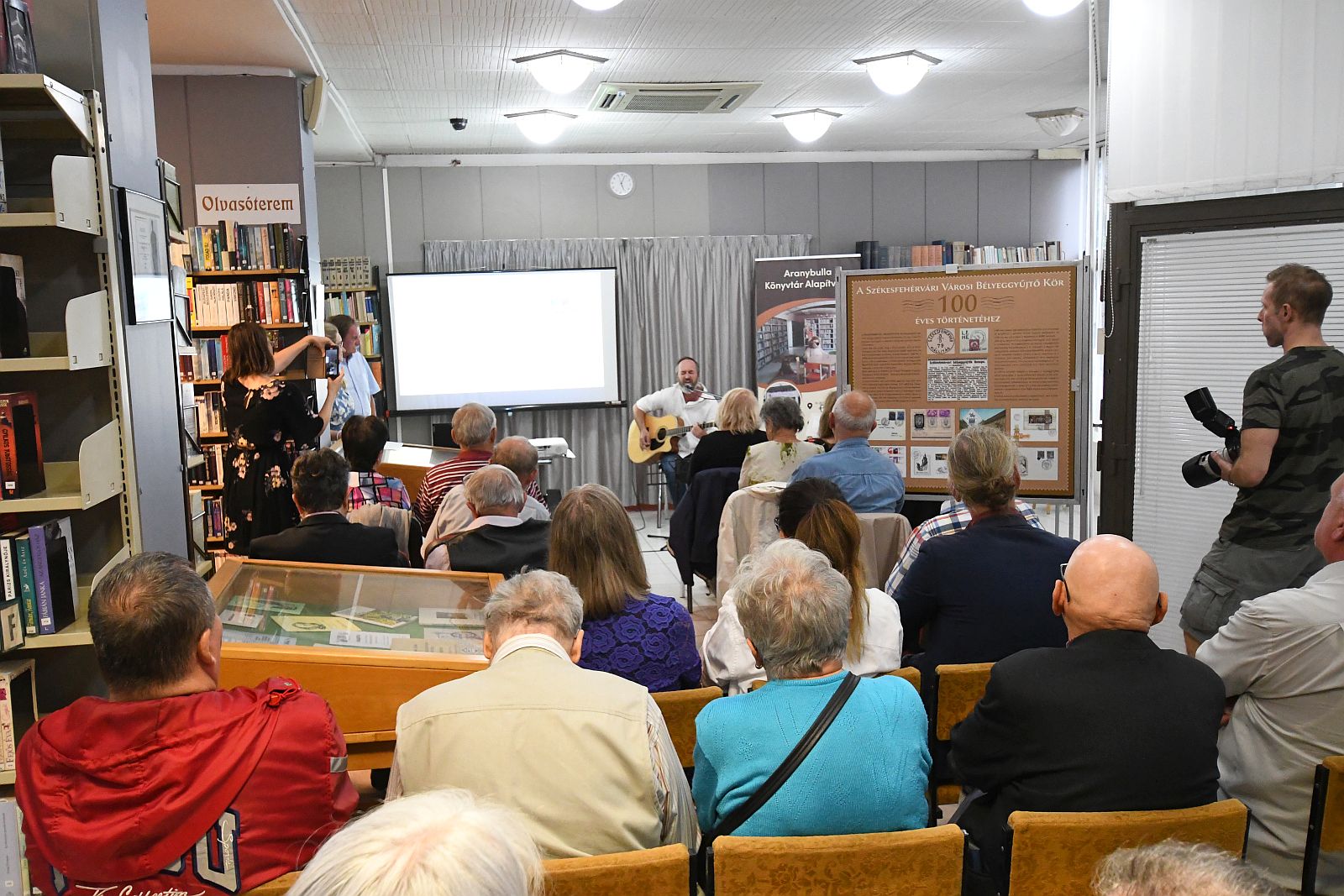 Kiadvánnyal ünnepet a 100 éves Bélyeggyűjtő Kör